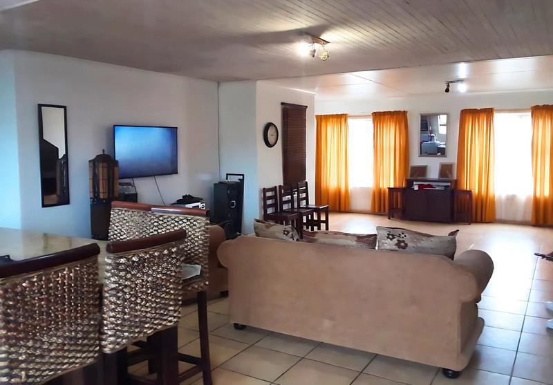 5 Bedroom Property for Sale in Fairview Western Cape